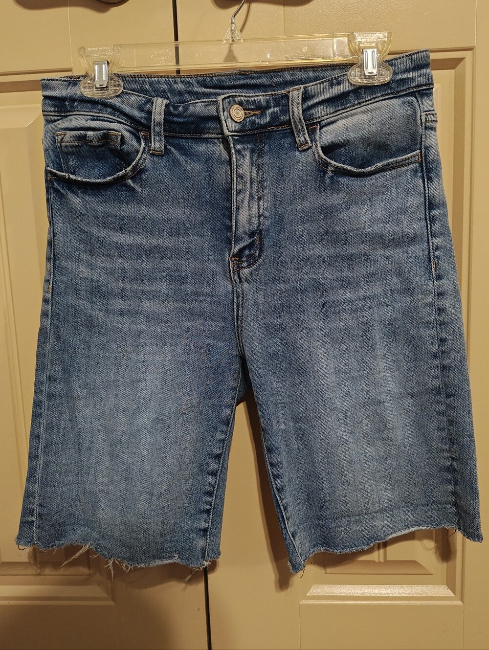 Women's VERVET High Rise Denim Shorts Distressed Raw Hem Size M Stretch Blue